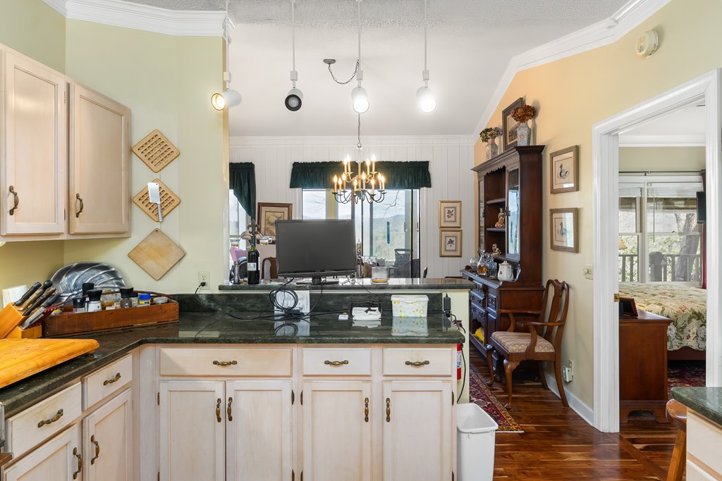 229 LUCERNE DR