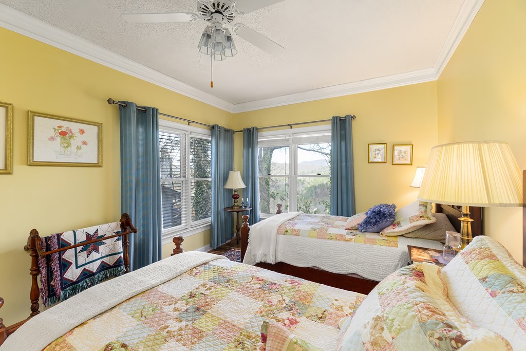 229 LUCERNE DR