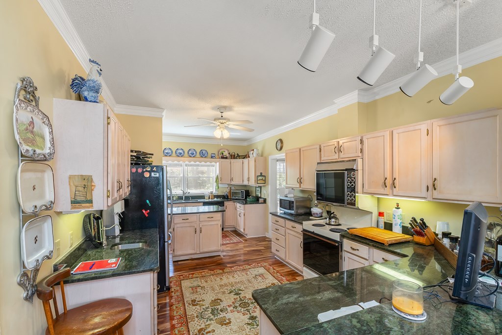 229 LUCERNE DR