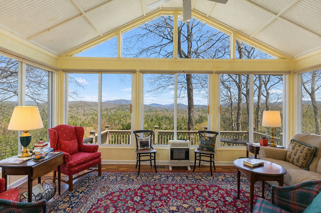 229 LUCERNE DR