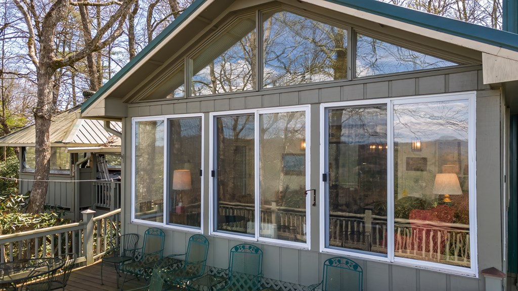 229 LUCERNE DR