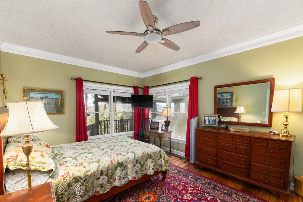 229 LUCERNE DR