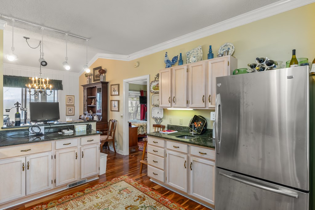 229 LUCERNE DR
