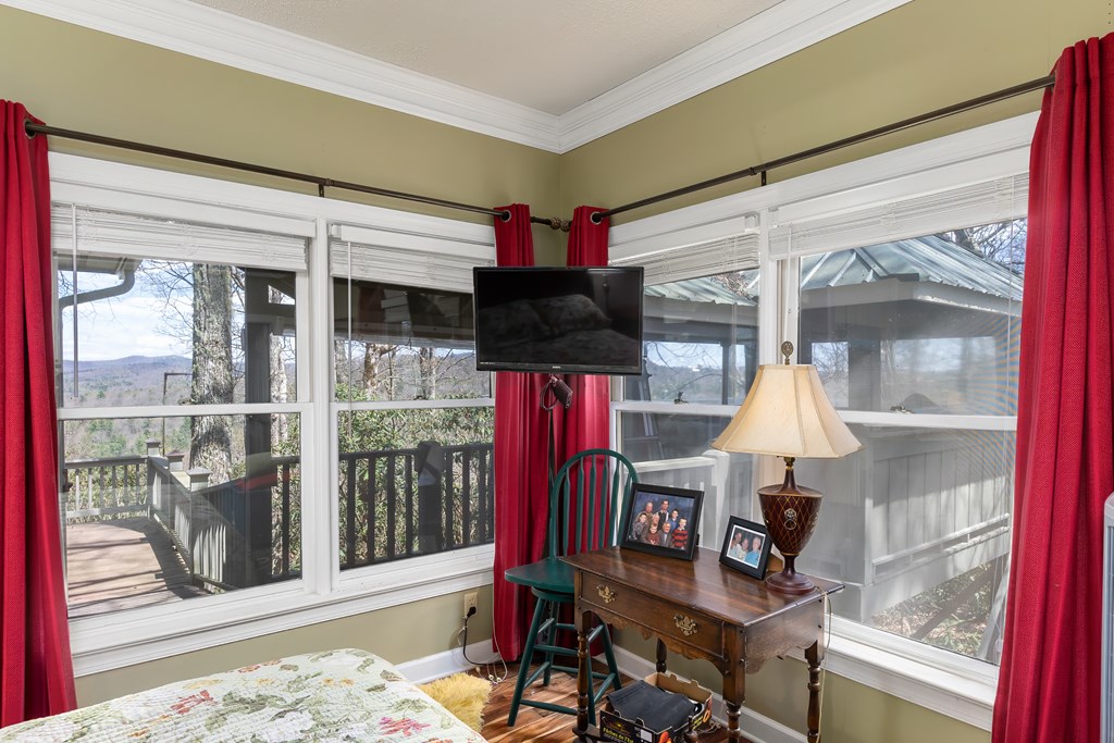 229 LUCERNE DR