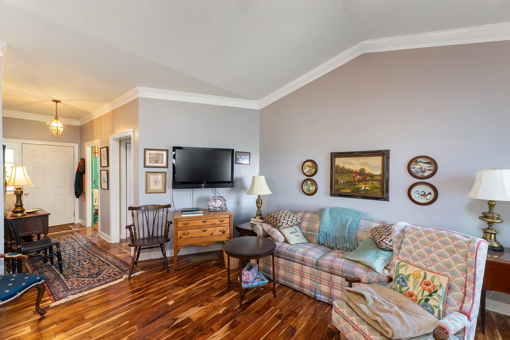 229 LUCERNE DR