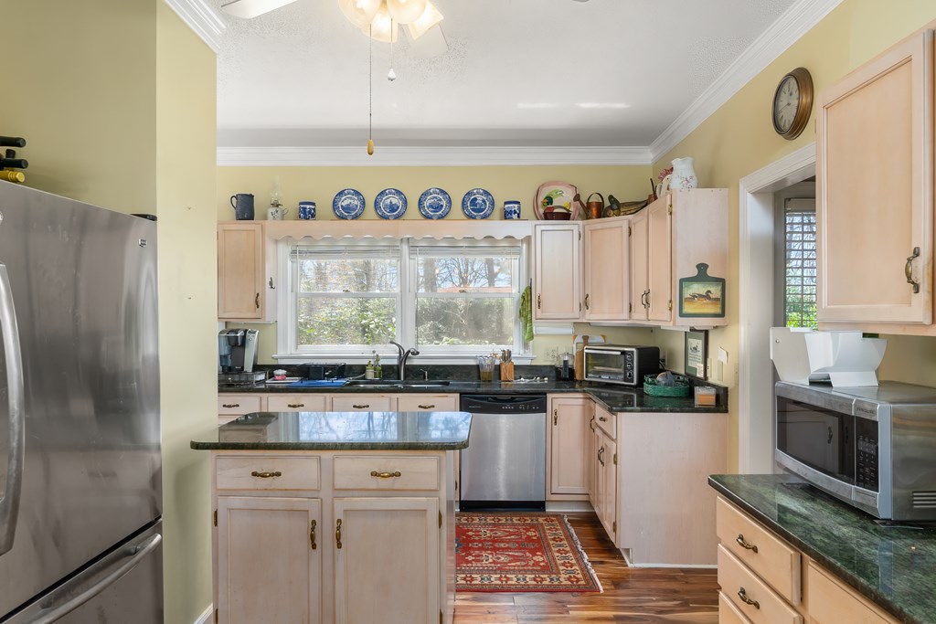 229 LUCERNE DR