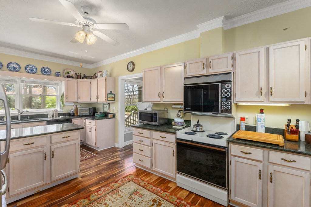 229 LUCERNE DR