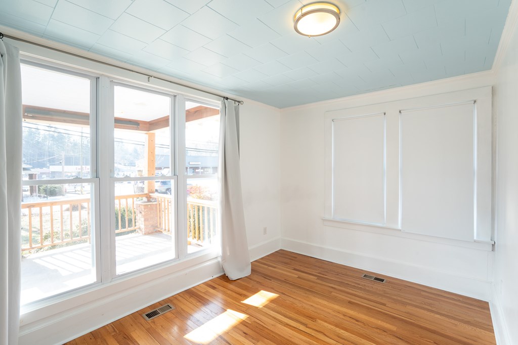 347 W MAIN ST