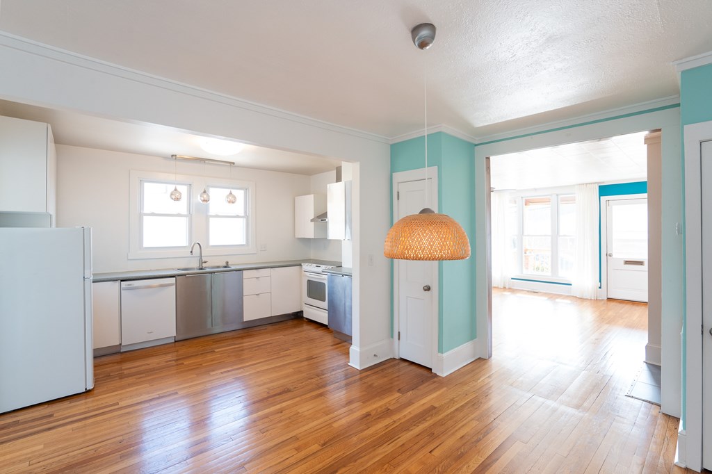 347 W MAIN ST