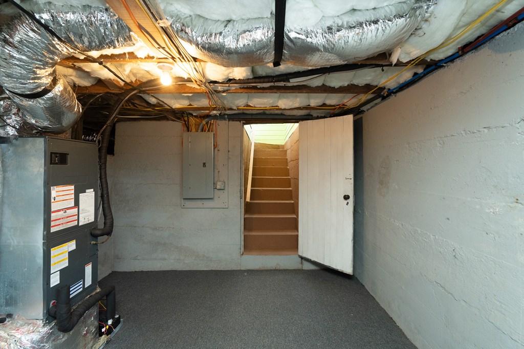 347 W MAIN ST