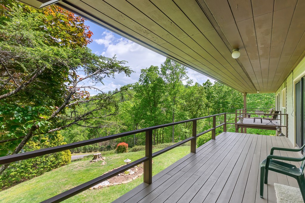 1135 DAVES CREEK RD