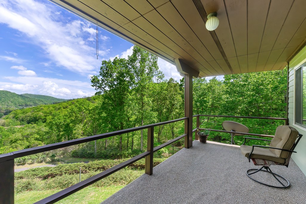 1135 DAVES CREEK RD