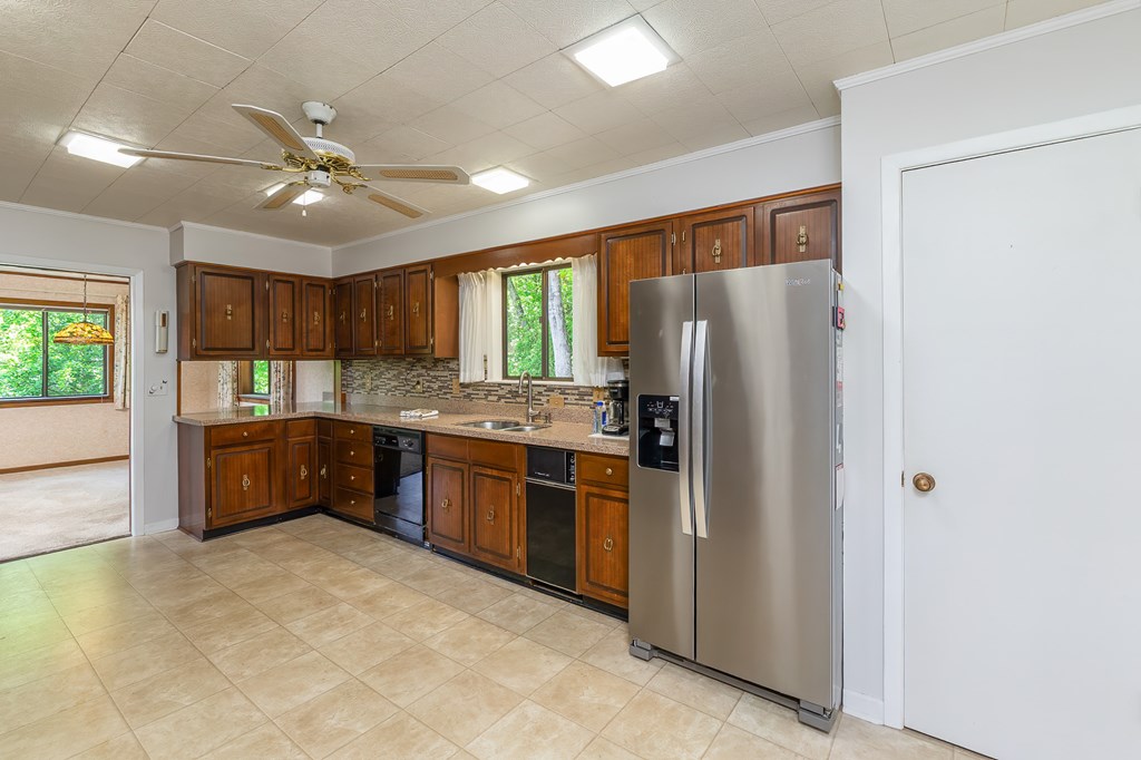 1135 DAVES CREEK RD