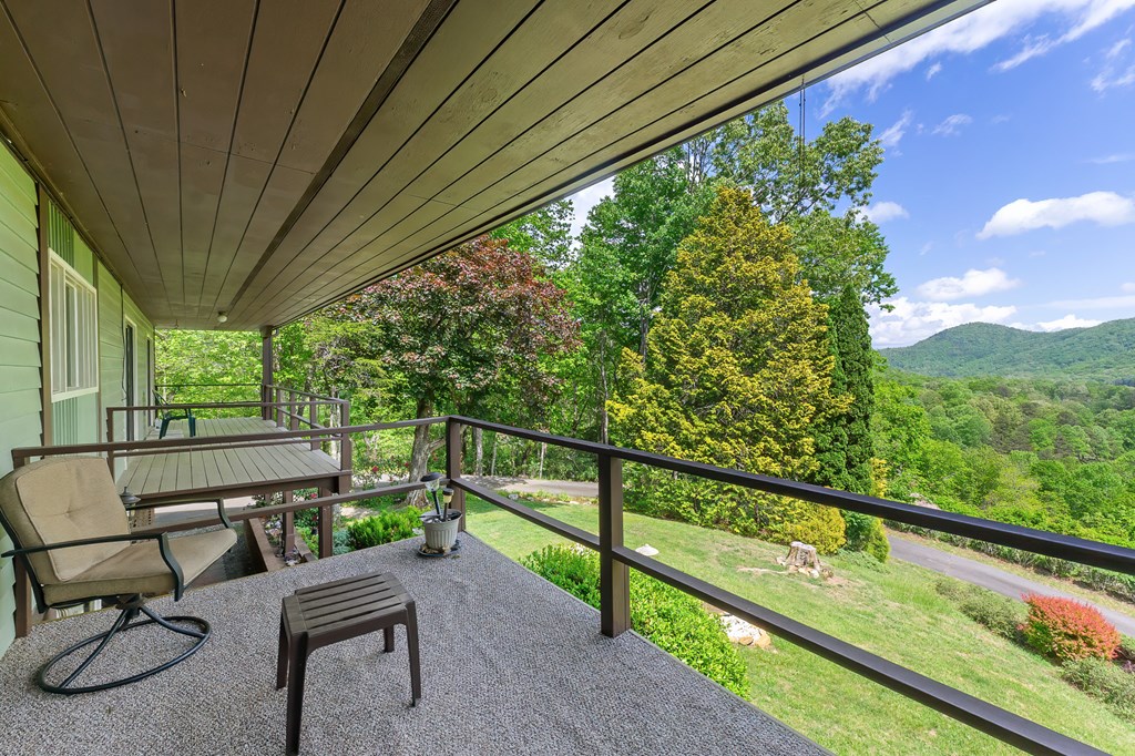 1135 DAVES CREEK RD