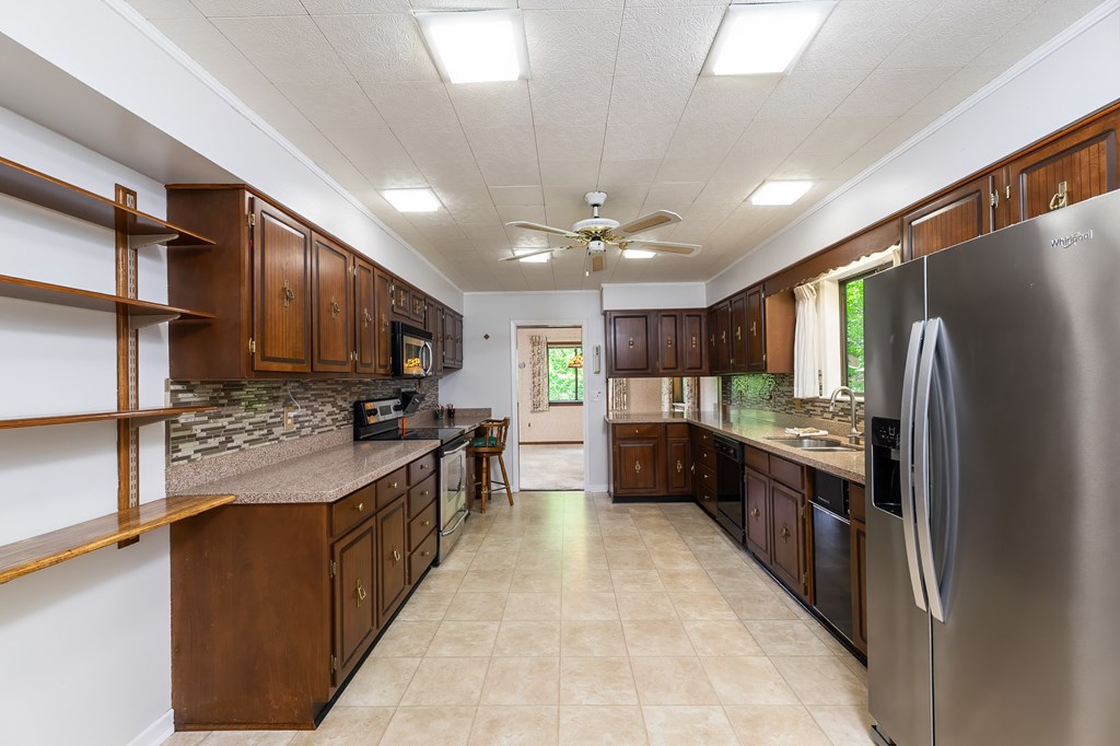 1135 DAVES CREEK RD