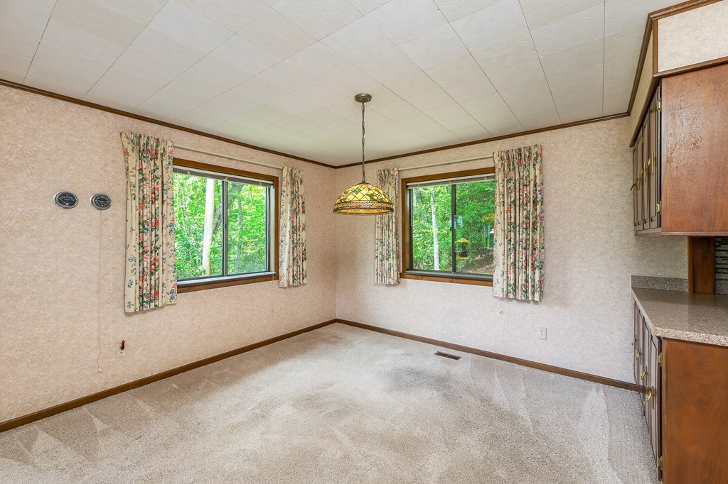 1135 DAVES CREEK RD