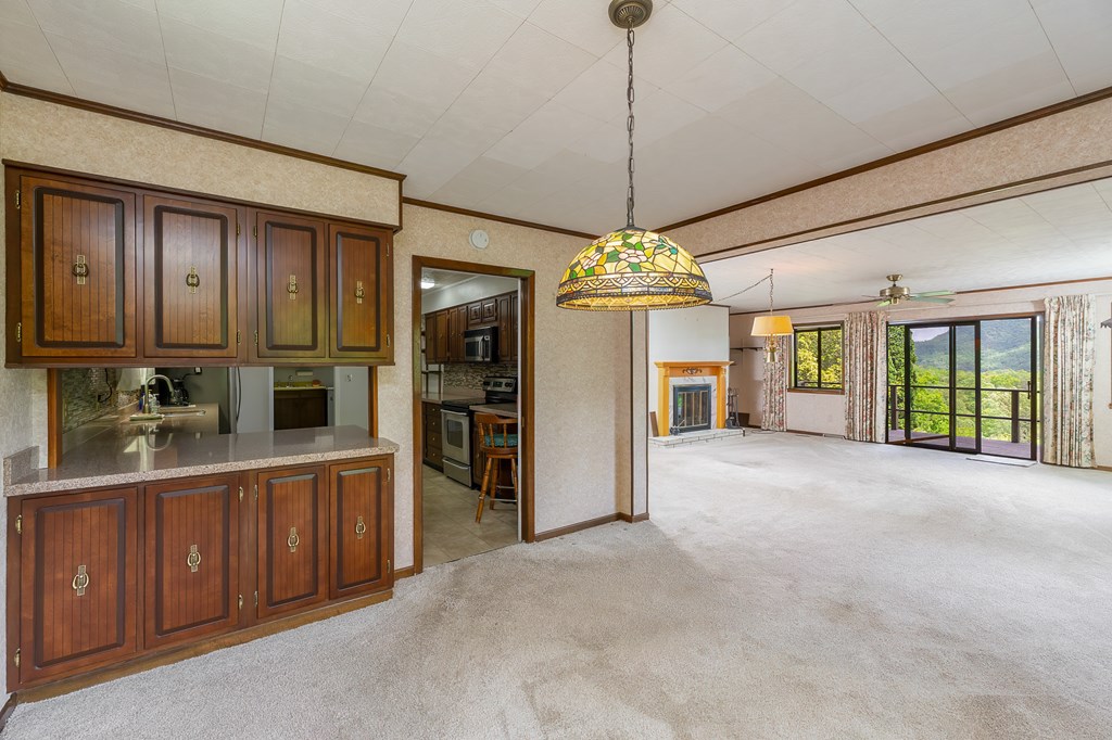 1135 DAVES CREEK RD