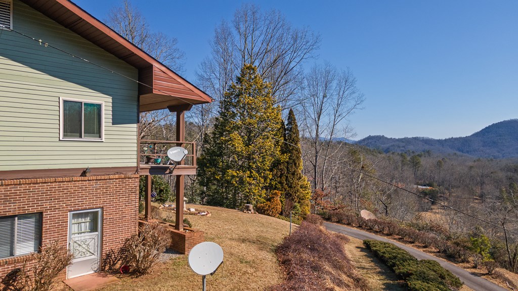 1135 DAVES CREEK RD