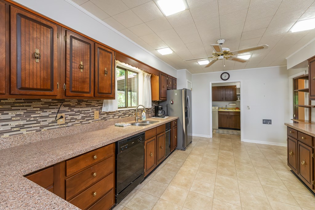 1135 DAVES CREEK RD