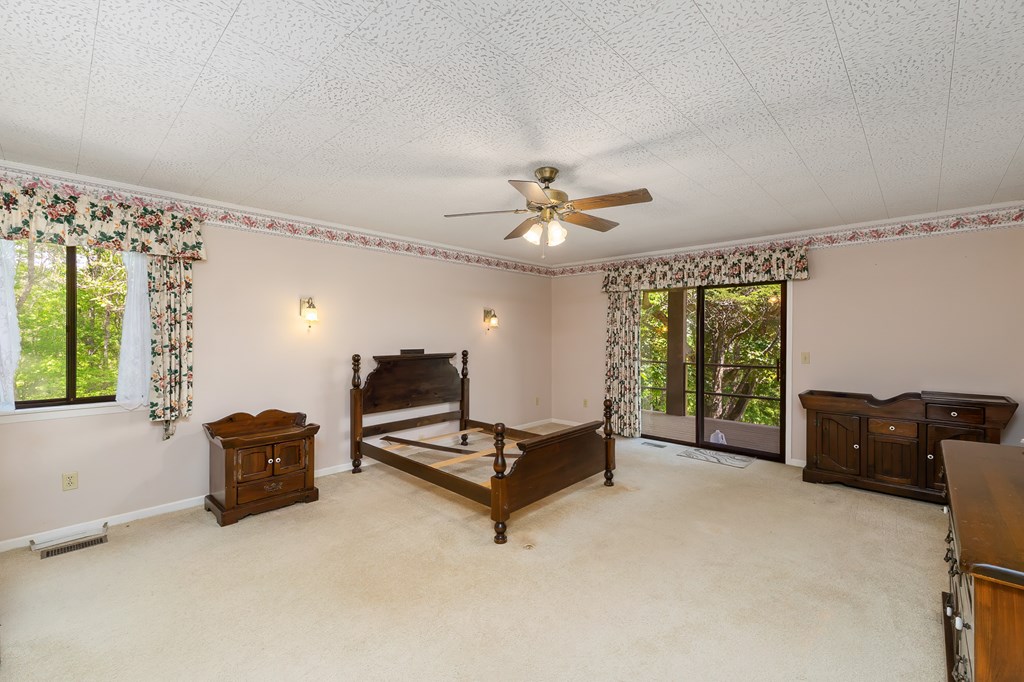 1135 DAVES CREEK RD