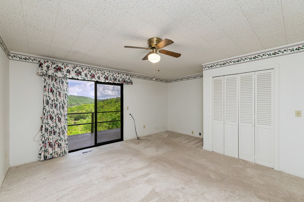 1135 DAVES CREEK RD