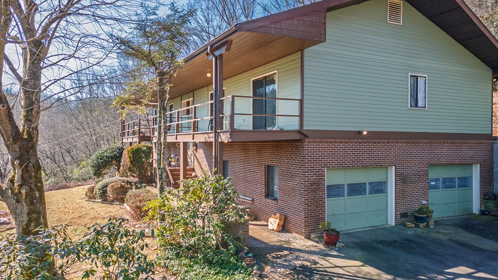 1135 DAVES CREEK RD