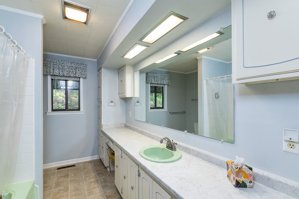 1135 DAVES CREEK RD