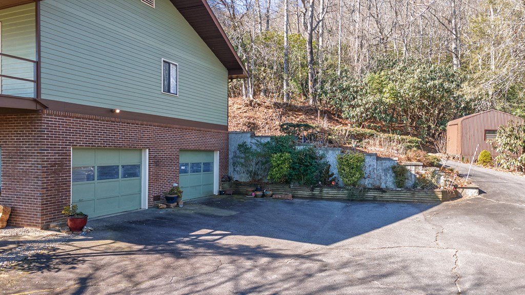 1135 DAVES CREEK RD
