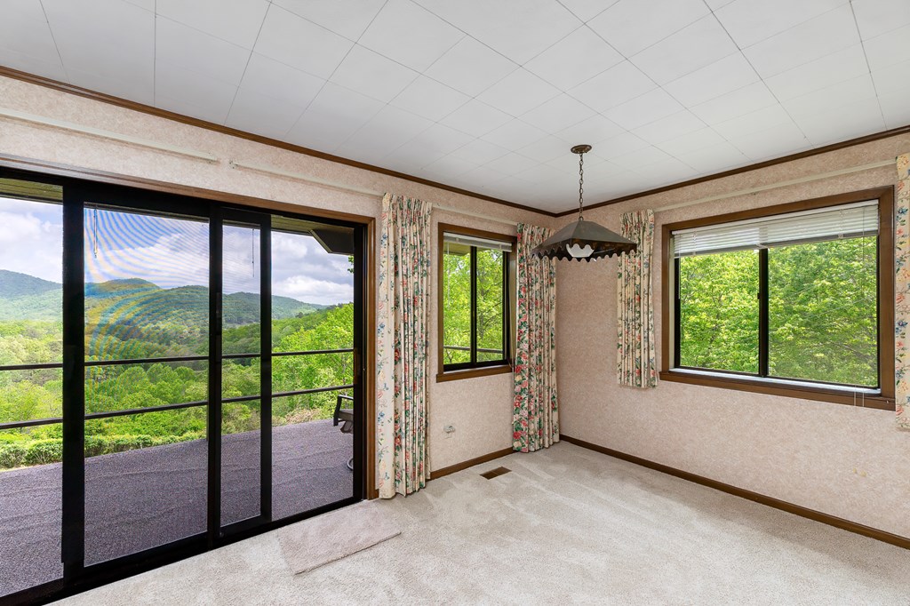 1135 DAVES CREEK RD