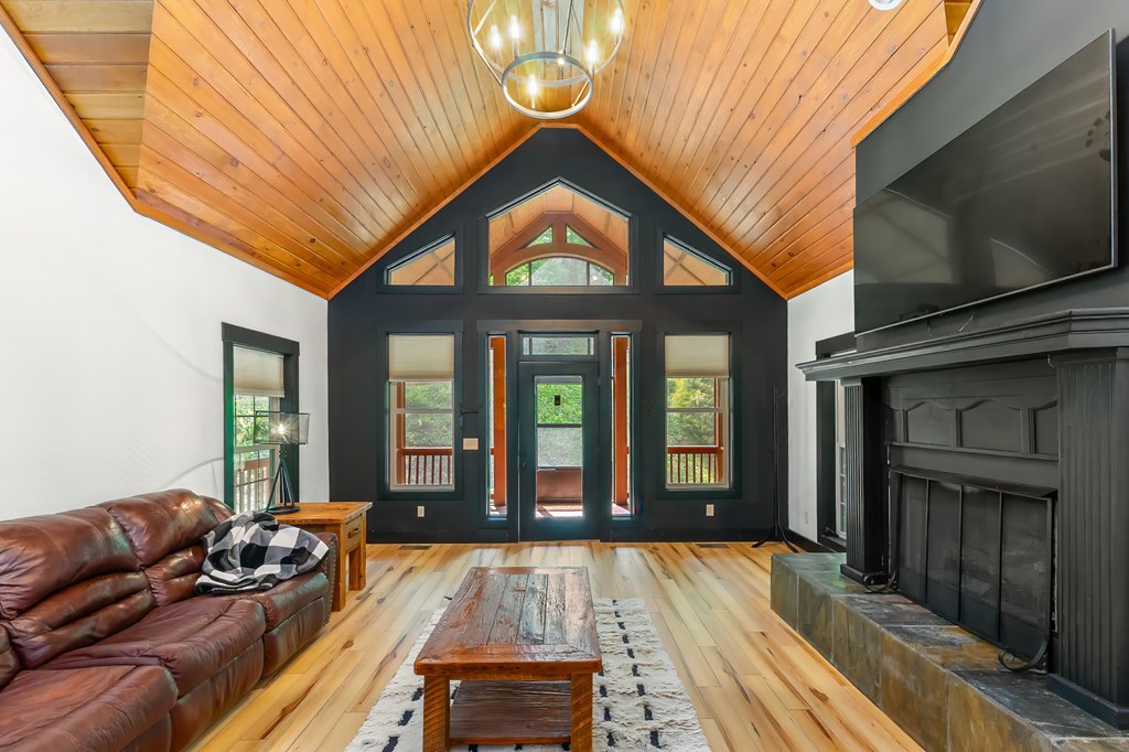 416 MEADOWVIEW TRL