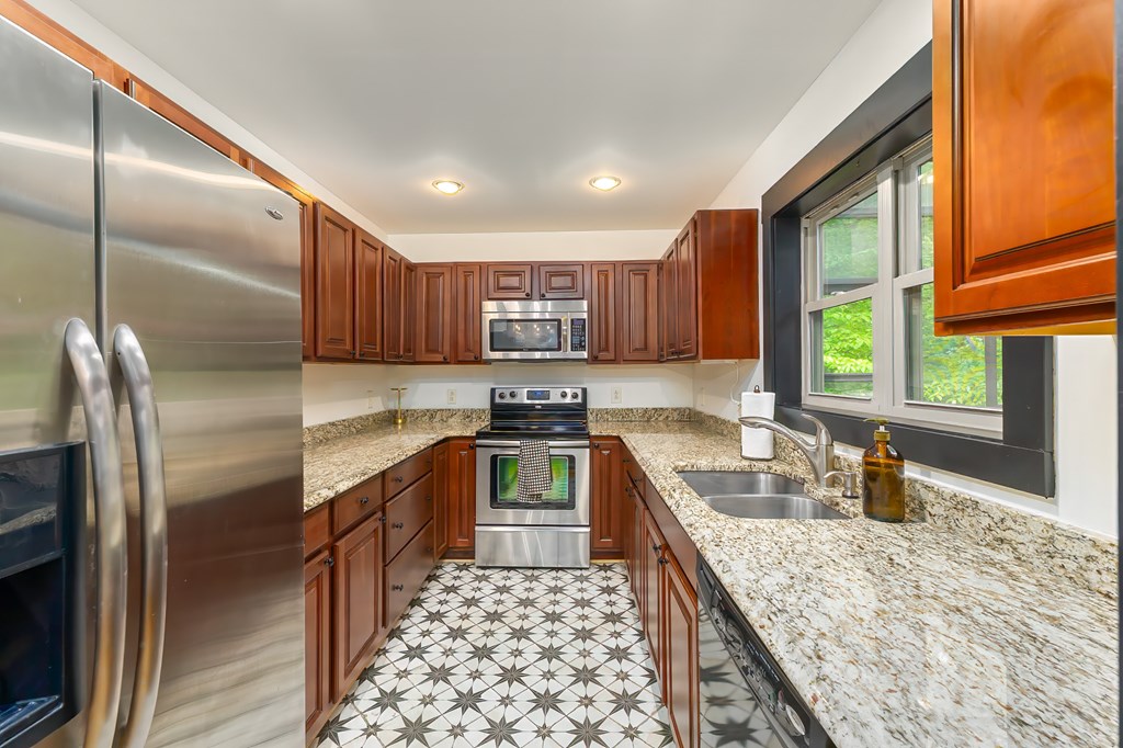 416 MEADOWVIEW TRL