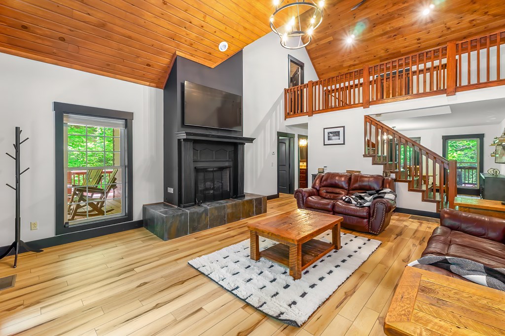 416 MEADOWVIEW TRL