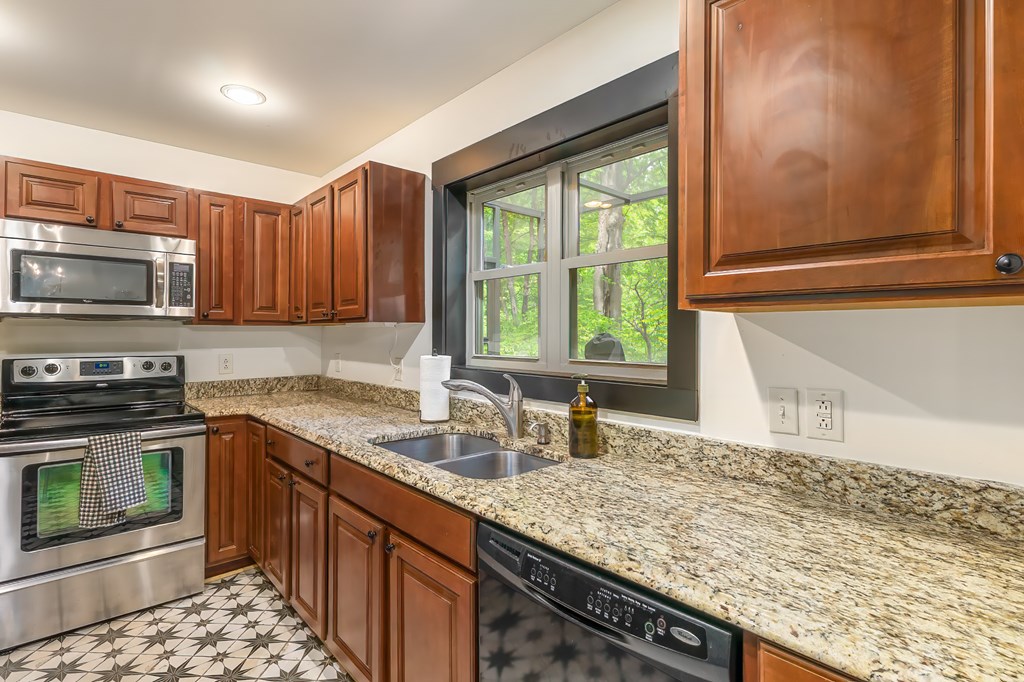 416 MEADOWVIEW TRL