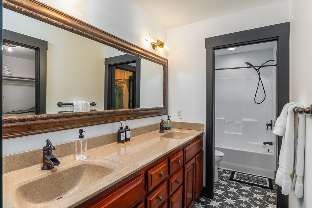 416 MEADOWVIEW TRL