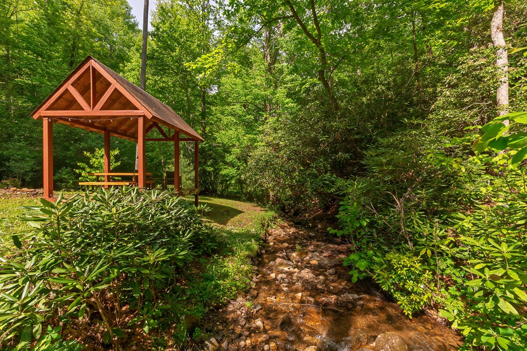 416 MEADOWVIEW TRL