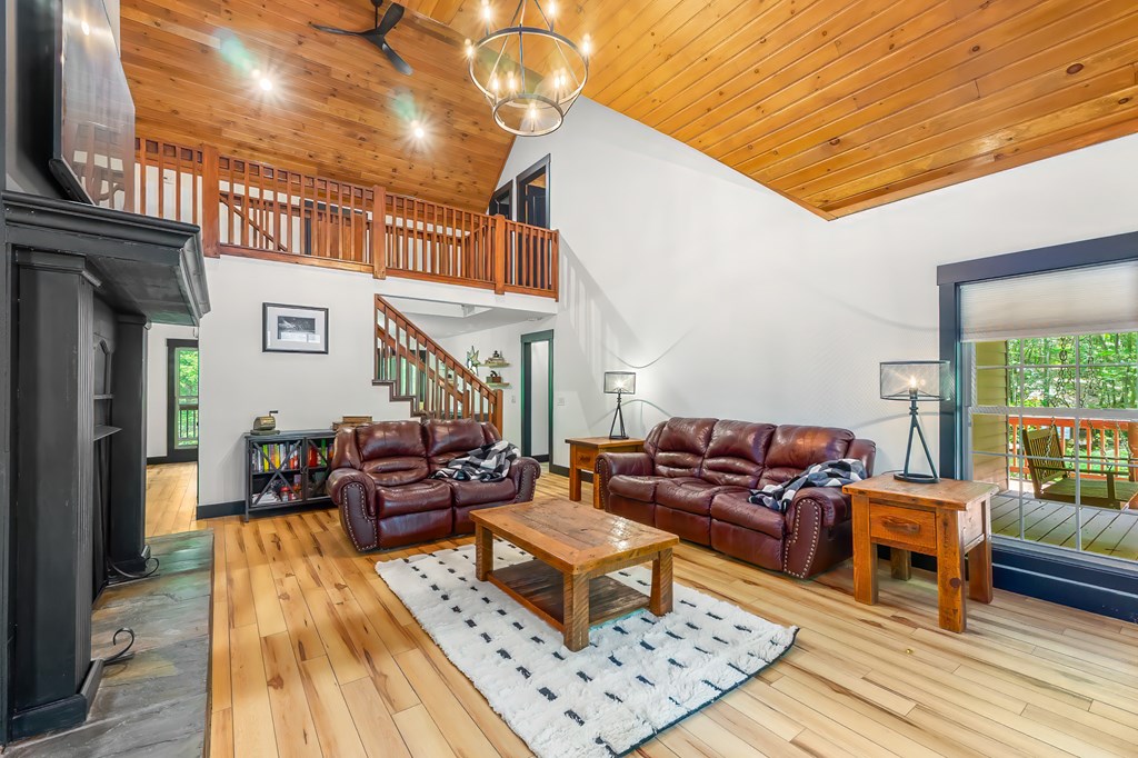 416 MEADOWVIEW TRL