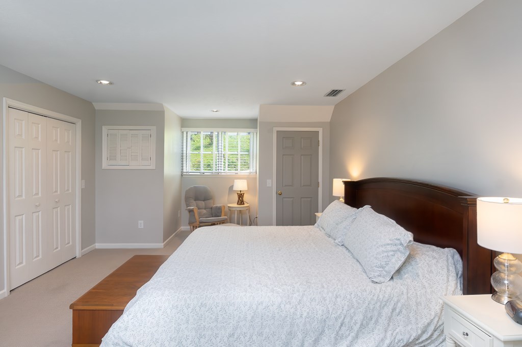 170 LAUREN LN