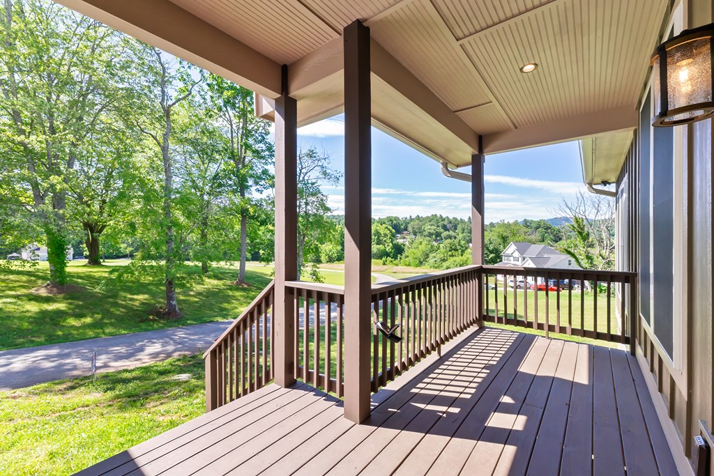 202 JACKSON HEIGHTS DR