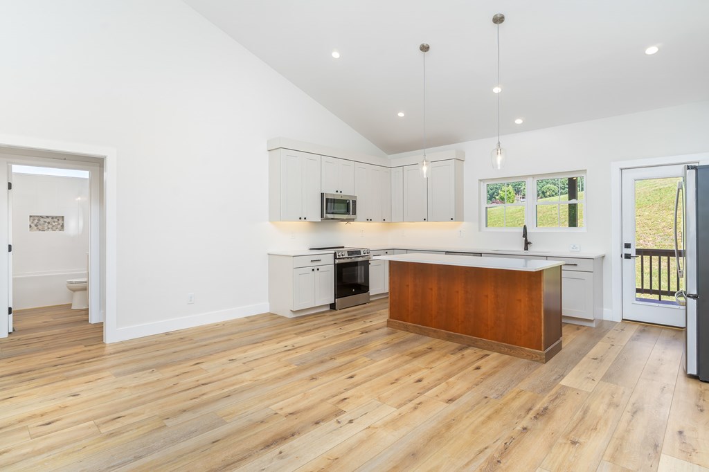 202 JACKSON HEIGHTS DR