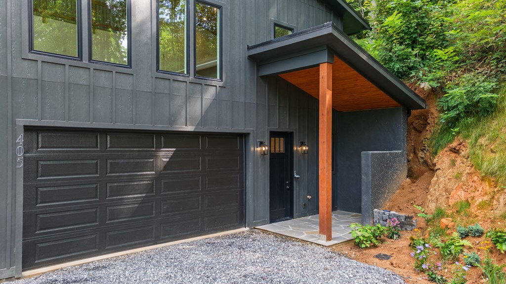 405 Oak Creek Road