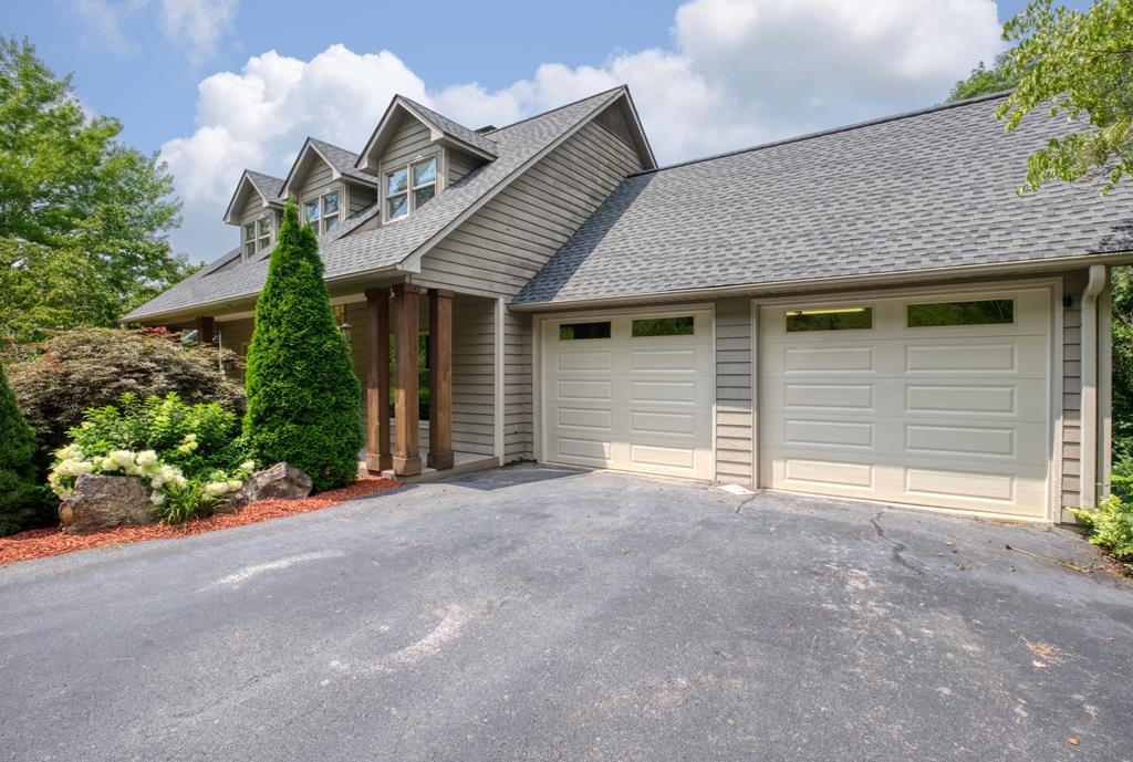 170 LAUREN LN
