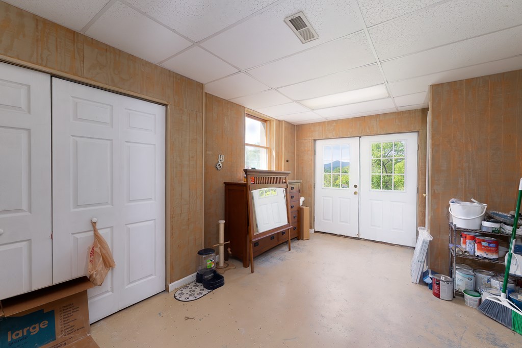 170 LAUREN LN