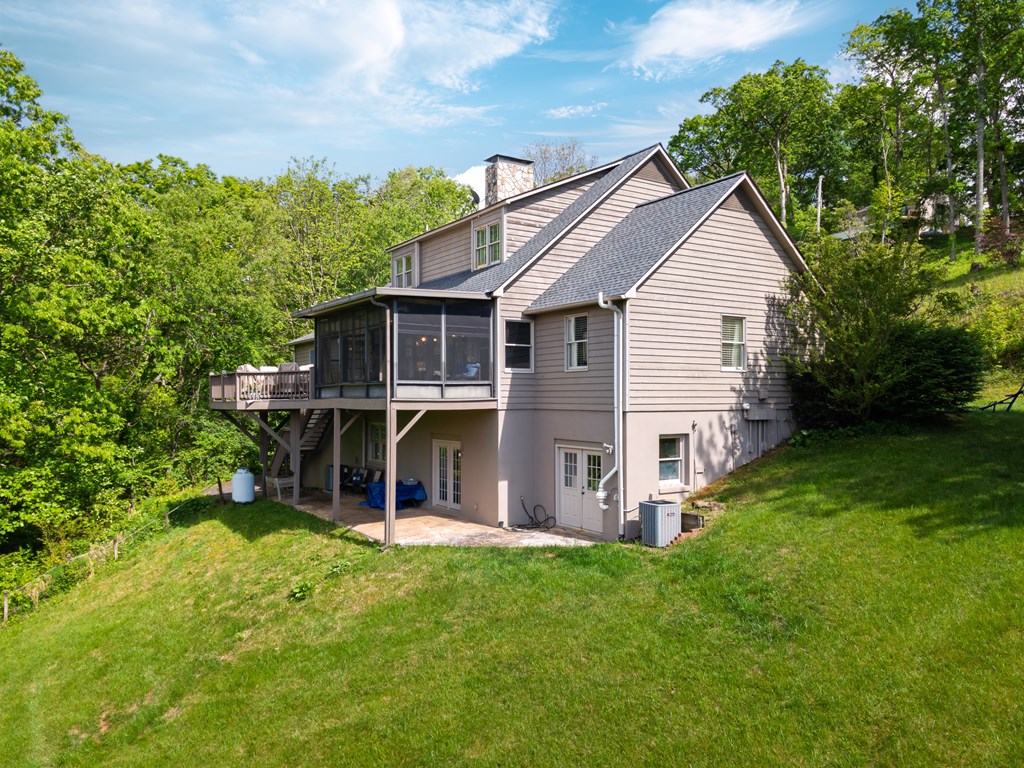 170 LAUREN LN