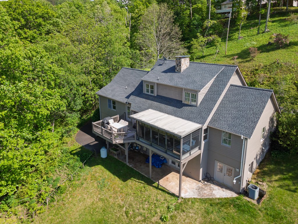 170 LAUREN LN