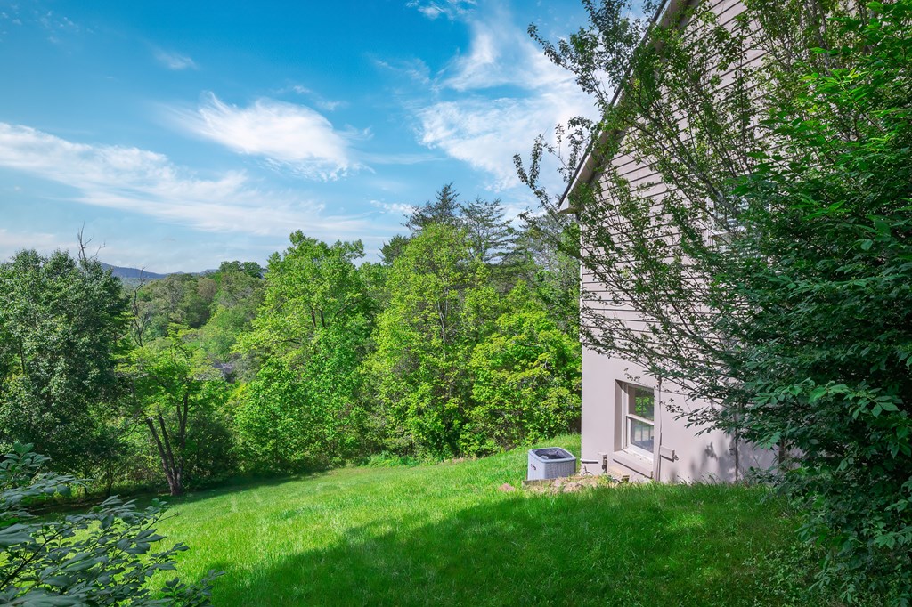170 LAUREN LN