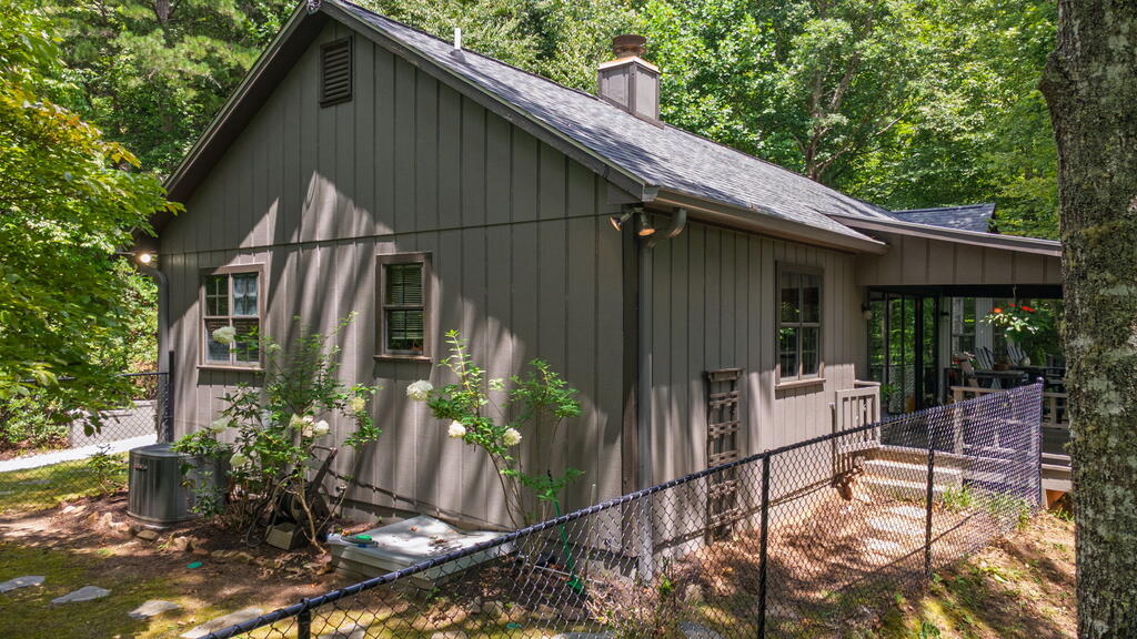 834 Summit Road