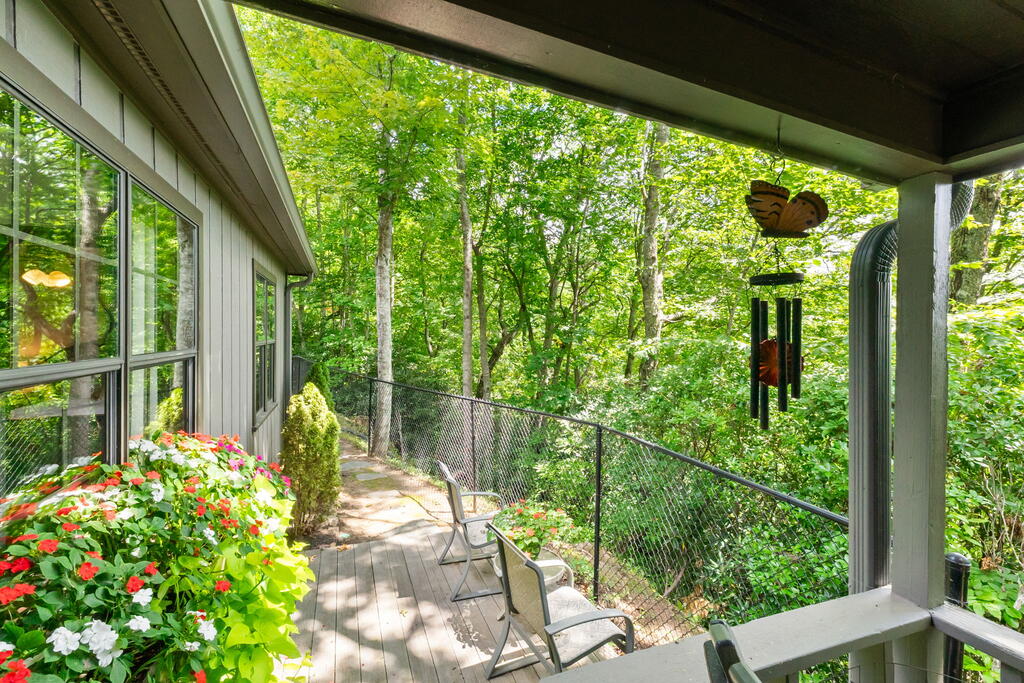 834 Summit Road