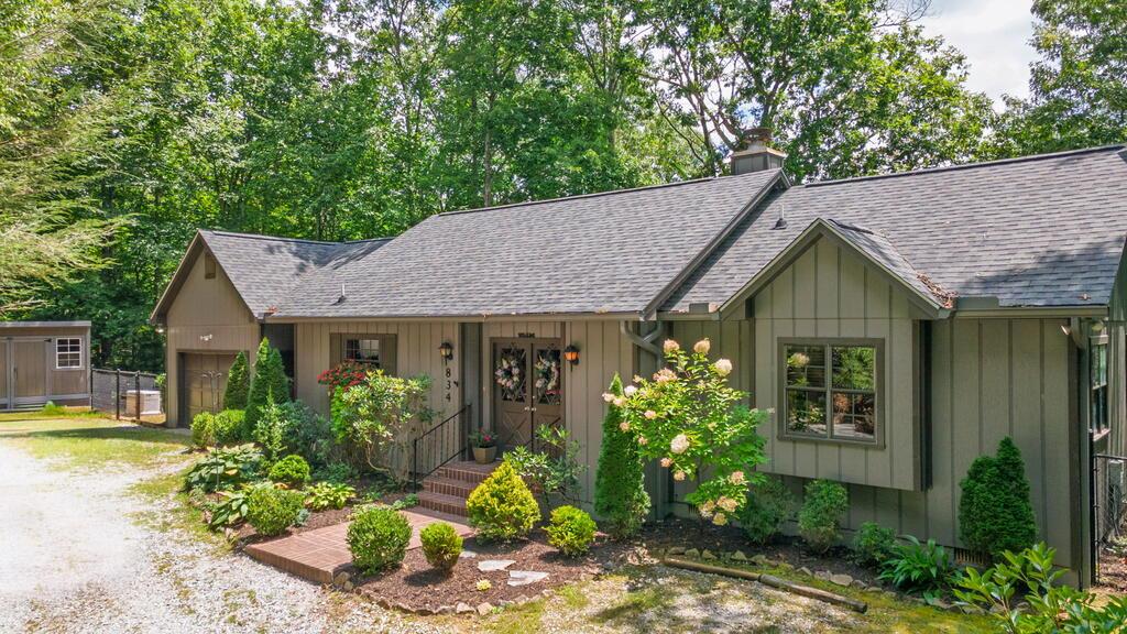 834 Summit Road