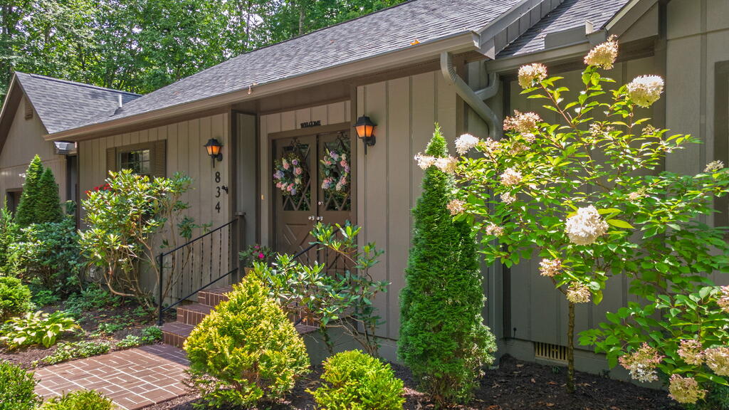 834 Summit Road