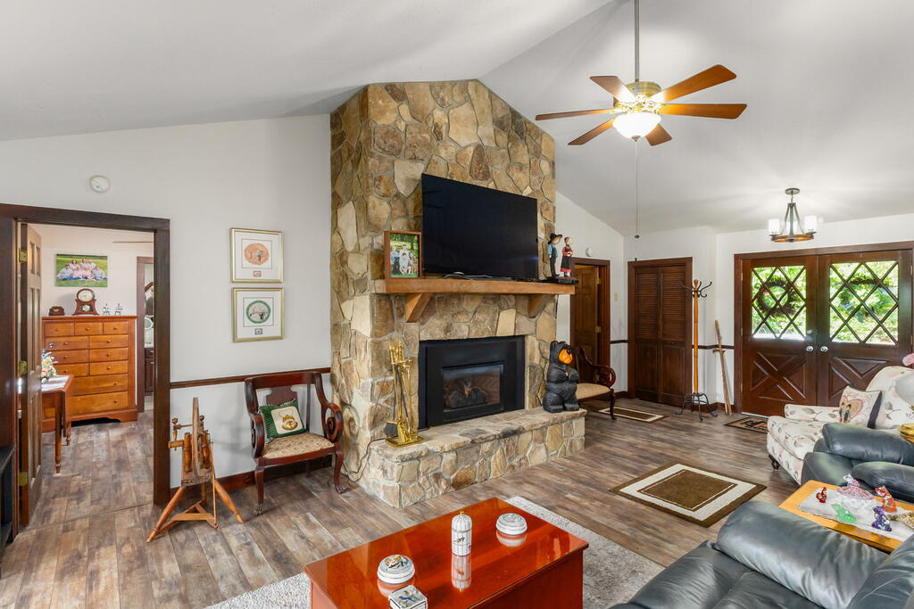 834 Summit Road